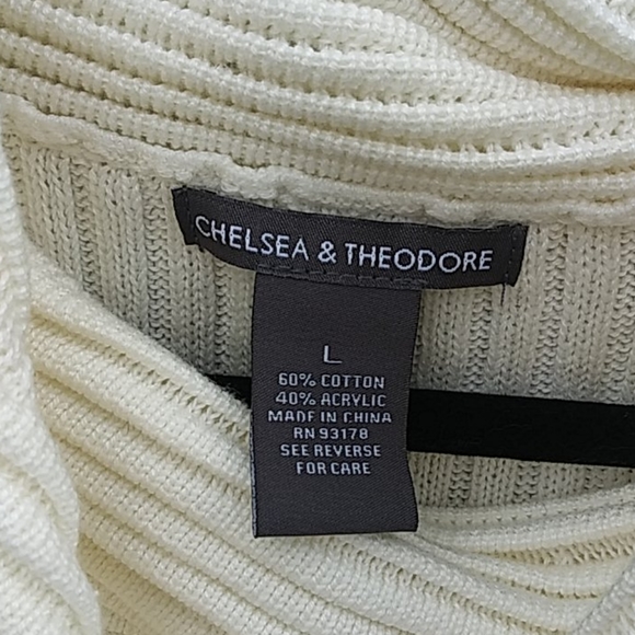 Chelsea and Theodore cowl neck Sweater size large - Picture 4 of 7